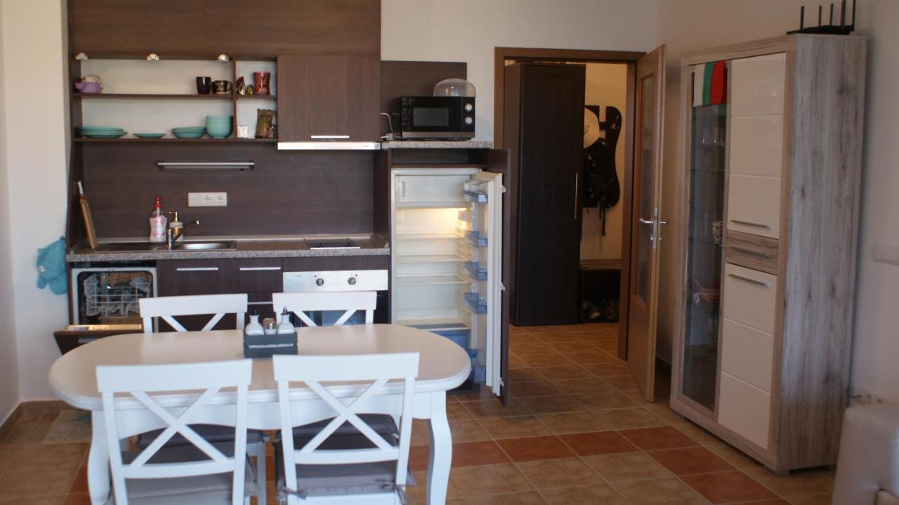 Cozy Apartment With Sea View And Free Parking Pomorie Eksteriør bilde