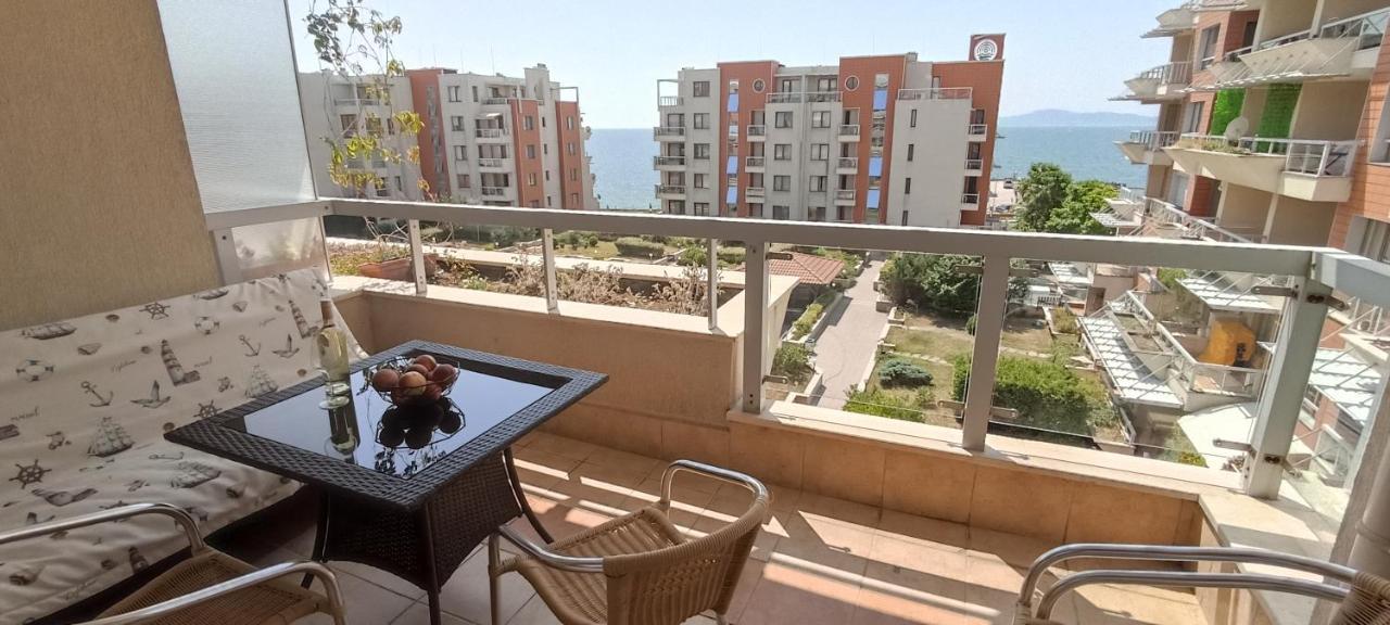 Cozy Apartment With Sea View And Free Parking Pomorie Eksteriør bilde