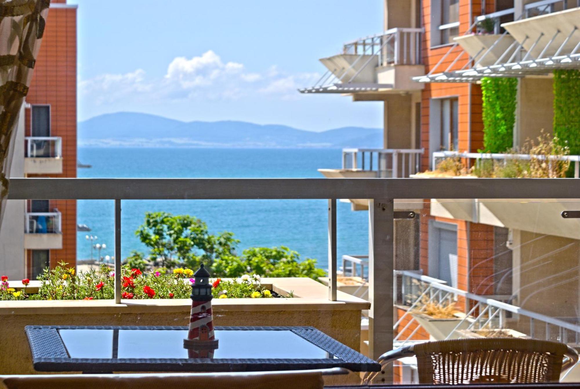 Cozy Apartment With Sea View And Free Parking Pomorie Eksteriør bilde